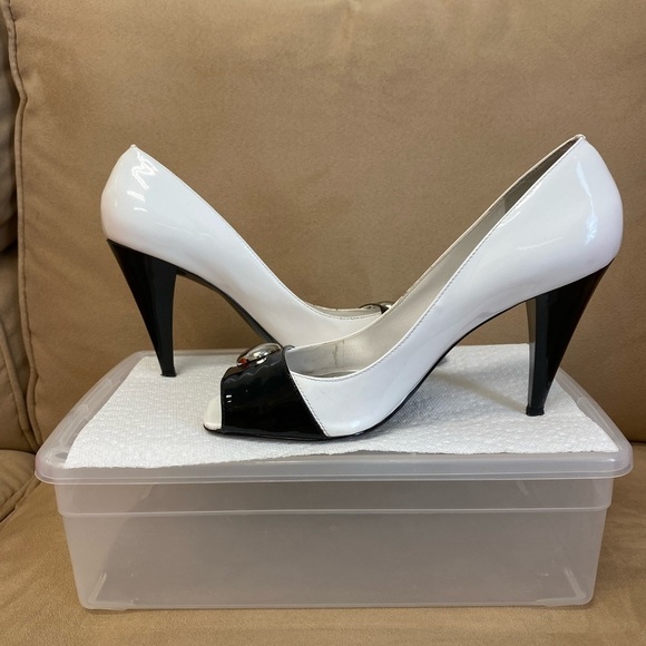 BCBGeneration Shoes - 𝅺BCBGeneration Black/White Patent Leather Heel Sz 8.5